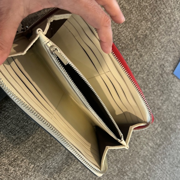 Coach LiP Wallet - Picture 5 of 5